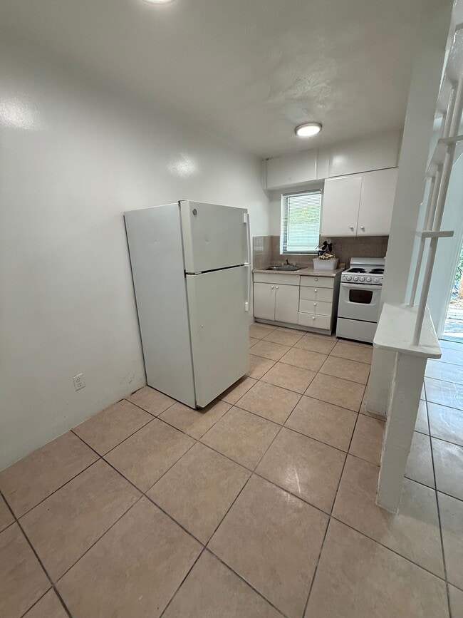 Building Photo - 1901 SE 1st Ave