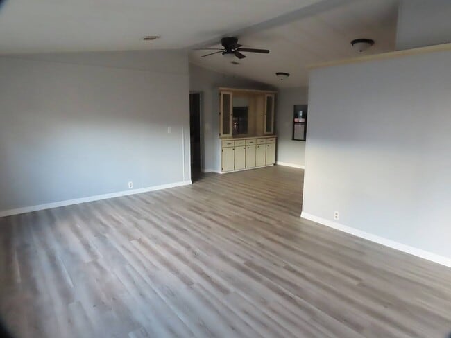 Building Photo - 1077 Quail Dr