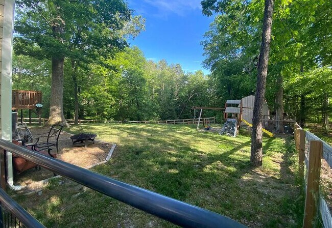 Foto del edificio - 8256 Scarecrow Rd