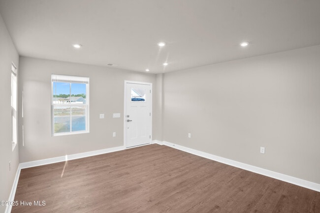 Building Photo - 3111 Edgehill Dr