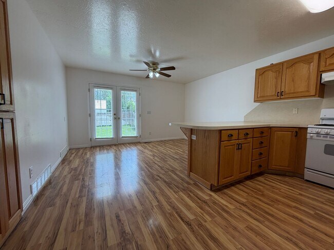 Foto del edificio - Welcome to this Two-Bedroom Duplex in Santaquin, UT
