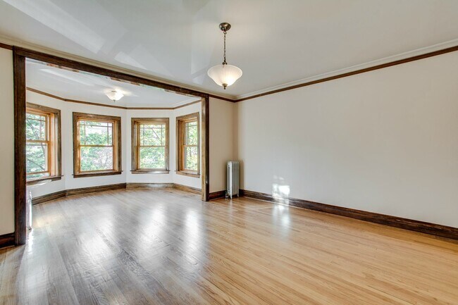 Building Photo - 1434 W Thorndale Ave