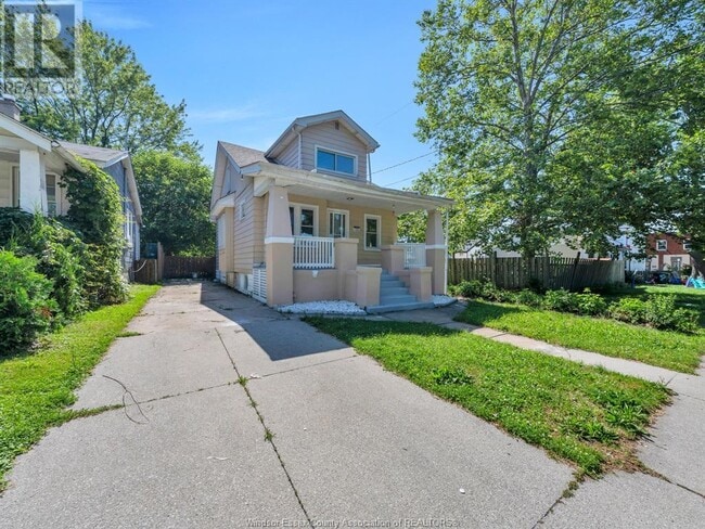 Building Photo - 1329 McKay Ave