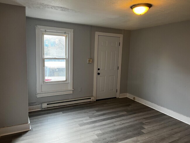 Building Photo - 306 N High St