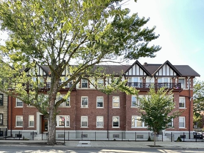 Building Photo - 4452 N Sheridan Rd