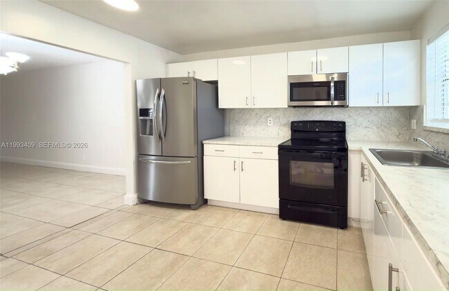 Foto del edificio - 609 S State Rd 7