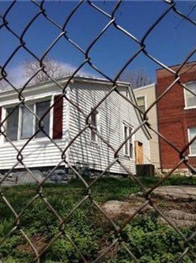 Building Photo - 107 Monroe Ave