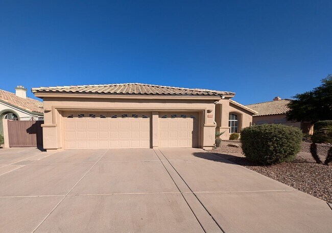 Building Photo - Beautifully Updated 3 Bed, 2 Bath Home, Pl...
