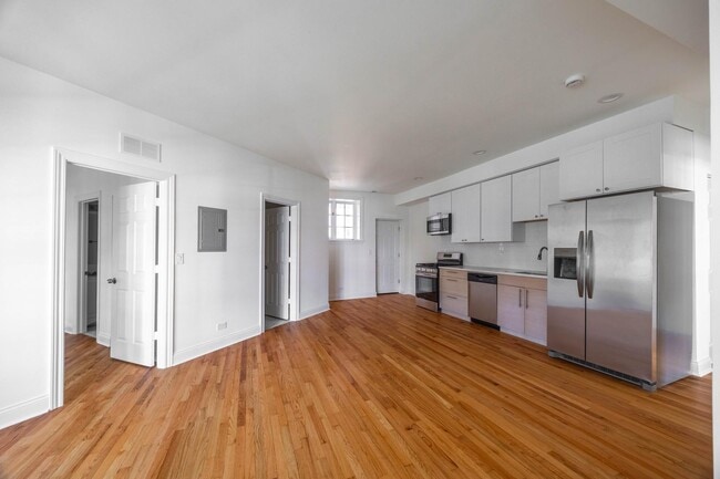 Photo - 3107 North Harding Avenue #2W Apartment