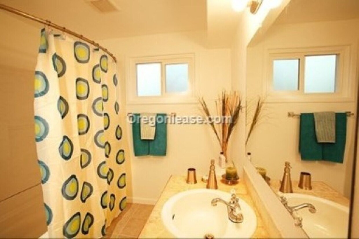 Foto principal - One bed one bath apartment near downtown