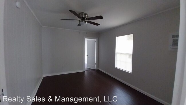 Building Photo - 1 br, 1 bath House - 232 E. Ash Avenue