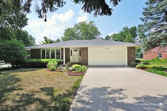 Building Photo - 605 W Gilbert Rd