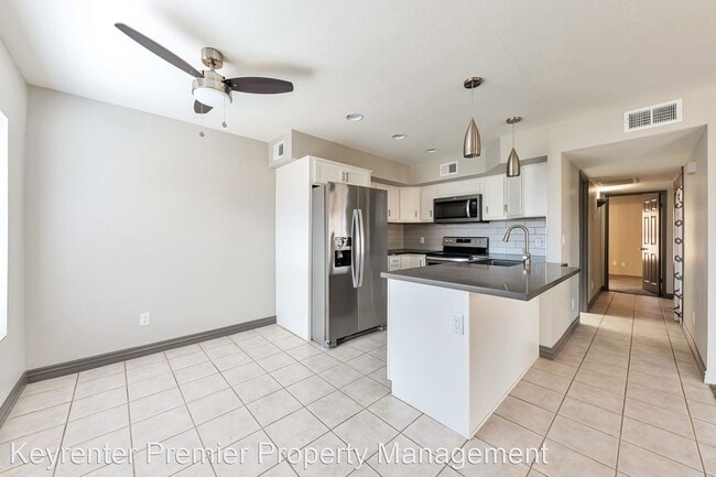 Foto del edificio - 2 br, 2 bath House - 14849 N. Kings Way #209
