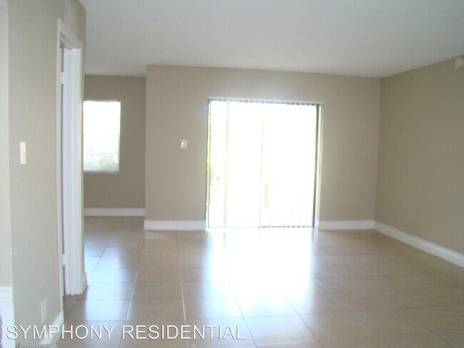 Foto del edificio - 4170-4178 NW 114th Ave