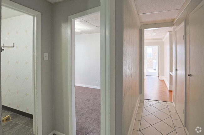 Baum Entryway - Baum Boulevard Flats