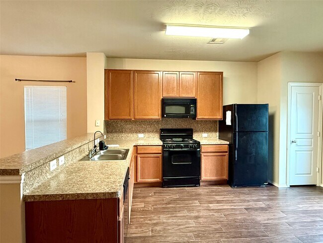 Foto del edificio - 6707 Enchanted Crest Dr