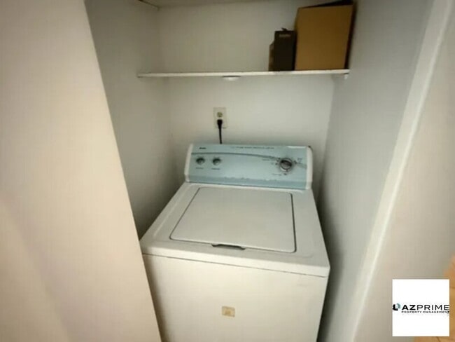 Building Photo - E Avalon Dr