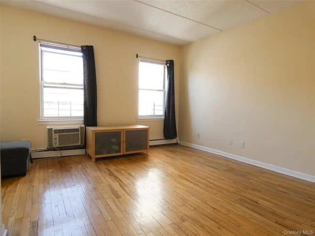 Building Photo - 228 E 112th St