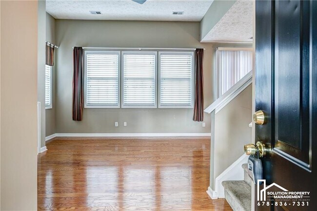 Foto del edificio - 709 Bedford Ct