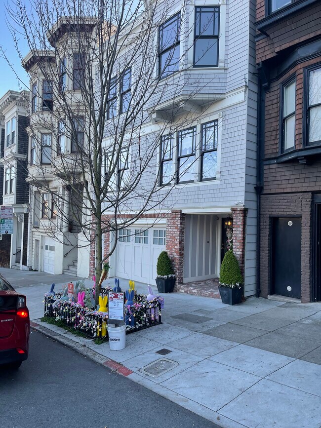 Building Photo - 447 Spruce St