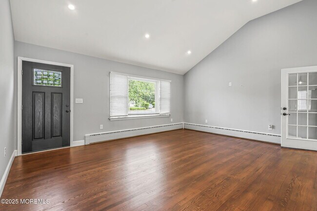 Foto del edificio - 94 Dickinson Ave