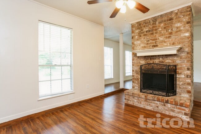 Building Photo - 4926 Algernon Dr