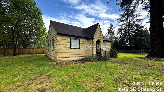Building Photo - Bright 3BD I 1.5BA Home w/ Large Yard - SE Portland