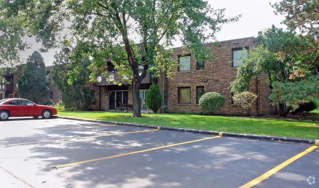 Building Photo - Pleasant Run Condo