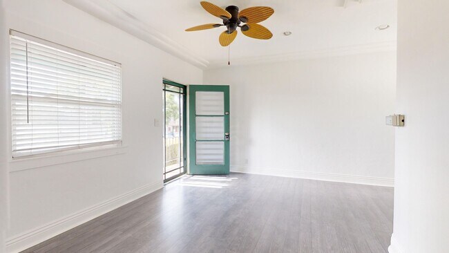 Building Photo - One Bedroom Available for Long Term Rent a...
