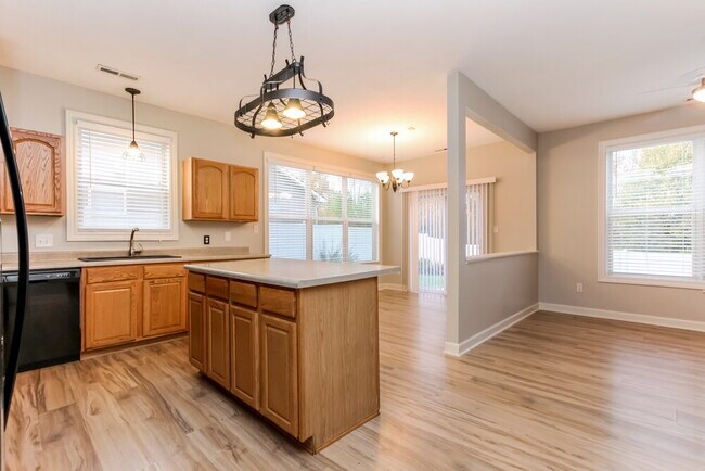 Foto del edificio - 9718 Rhodes Ln