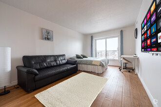 Building Photo - Studio Apartment - McGill Ghetto