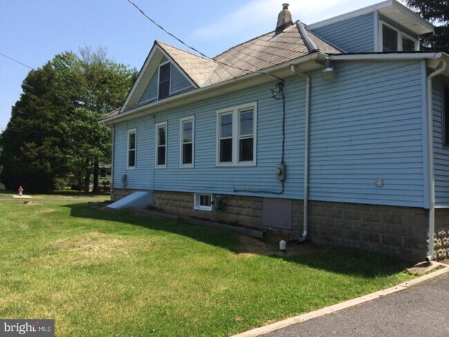 Building Photo - 414 Cornell Rd