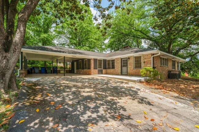 Building Photo - 1930 Hollywood Rd NW