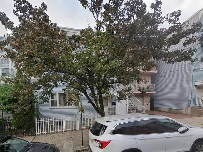Building Photo - 233 68th St