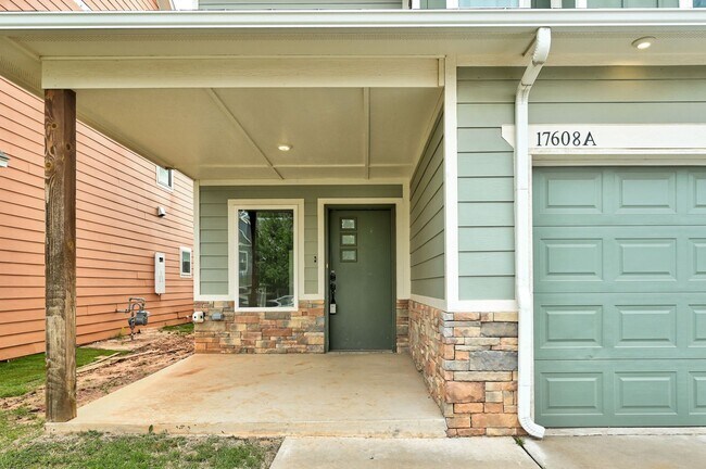 Foto del edificio - **$1,000 Off of your Move In** Massive 5BD...