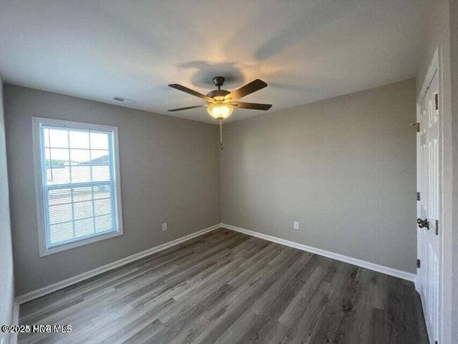 Building Photo - 3905B Junipine Ct