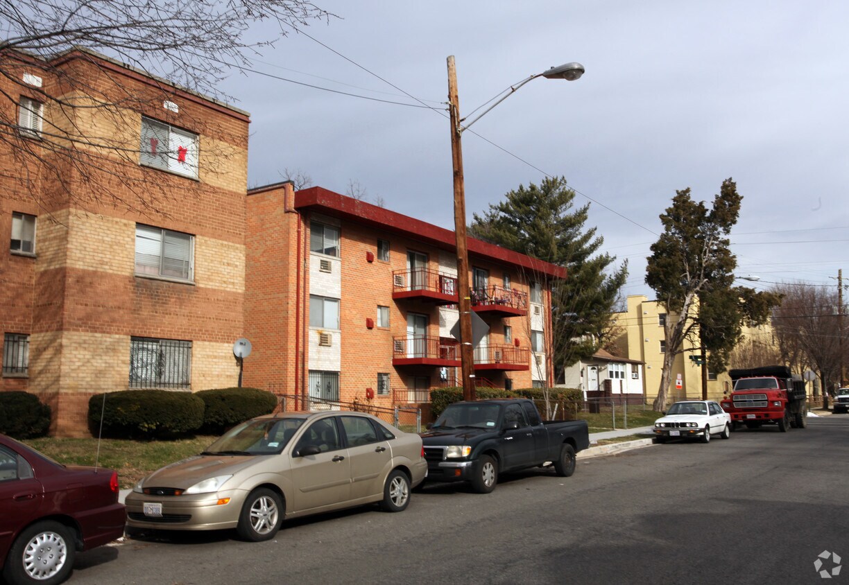 Building Photo - 1008 Savannah St SE