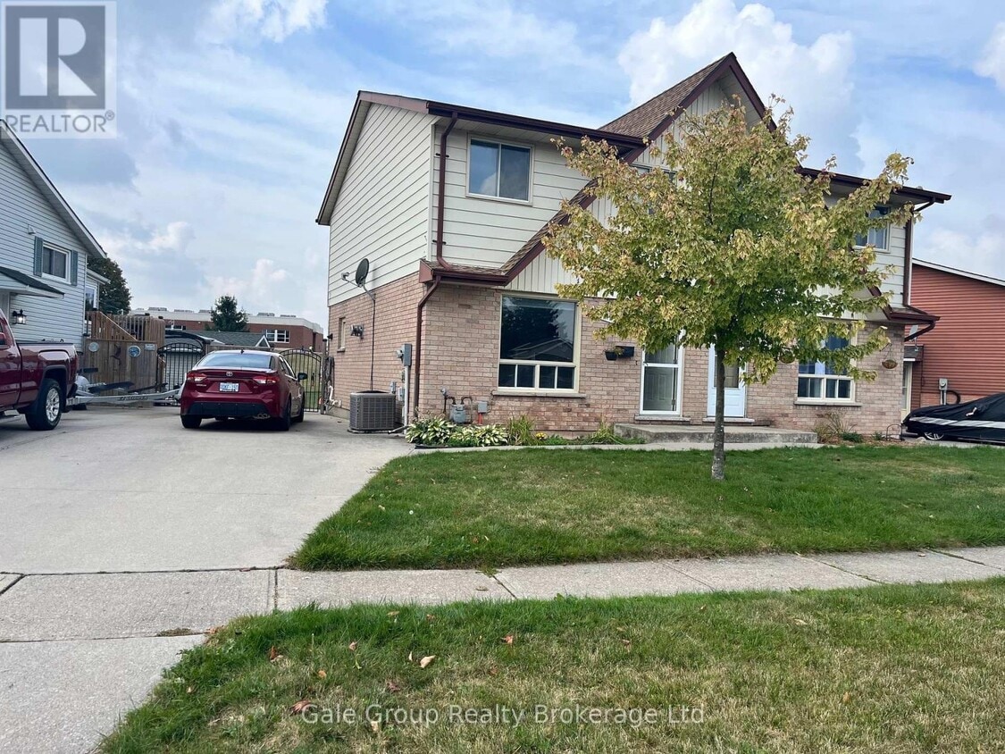 Photo principale - 1114 Cree Ave