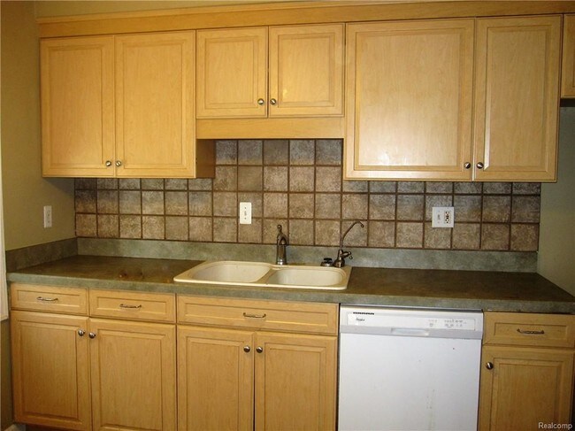 Building Photo - 12753 Catalpa St