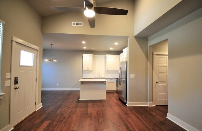 Building Photo - 2007 S Florida Way