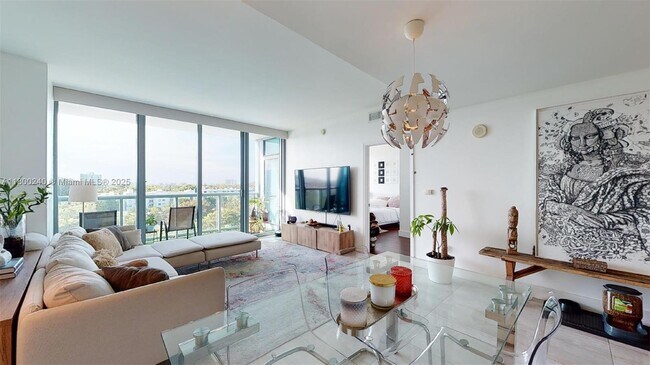 Foto del edificio - 601 NE 36th St