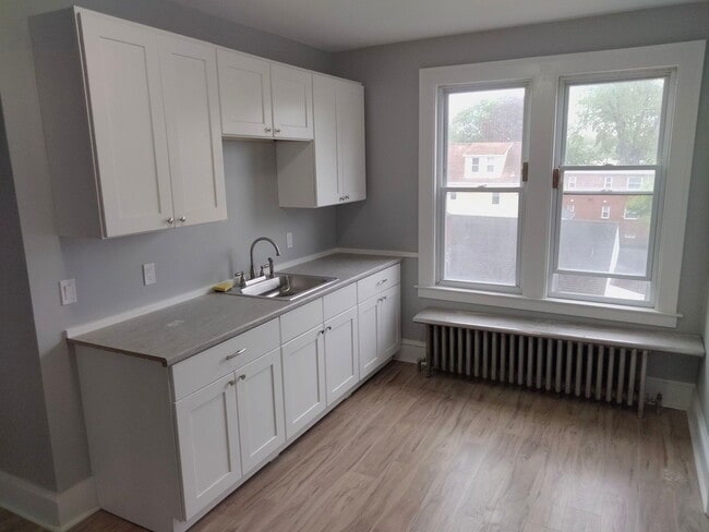 Building Photo - 76 Kibbe St