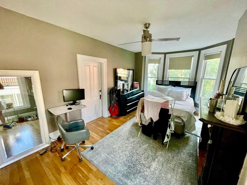 Primary Photo - 271 K St