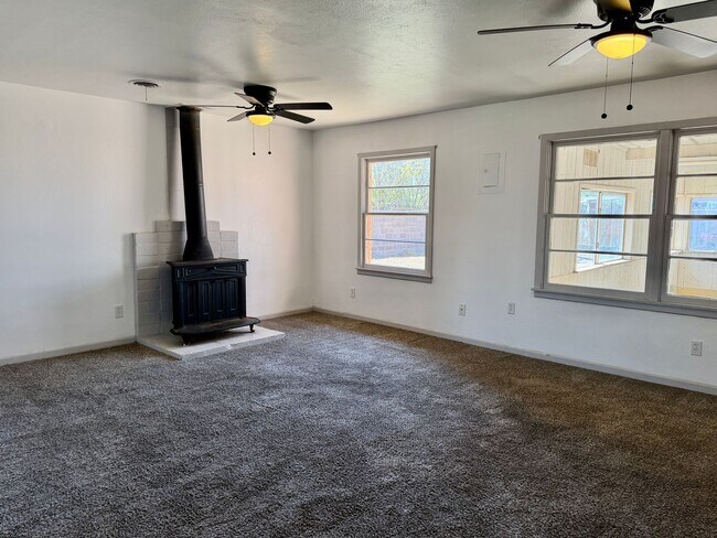 Foto del edificio - Adorable 3/1.5/1 in Great Location! Minutes from Tech and Hospitals!