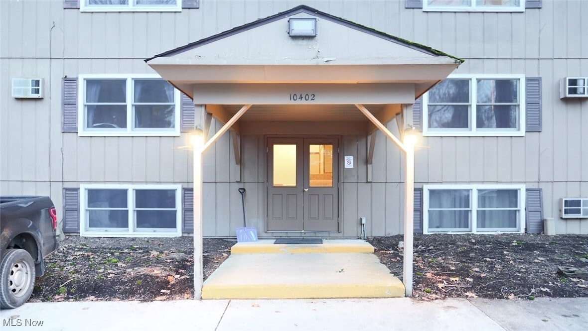 Primary Photo - 8140 Southwood Dr
