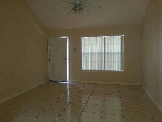 Living room - 1702 Tierra Dulce Dr