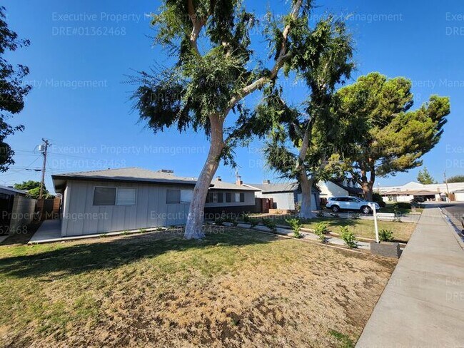 Foto del edificio - 3 bedroom/ 2 bathroom home located near th...