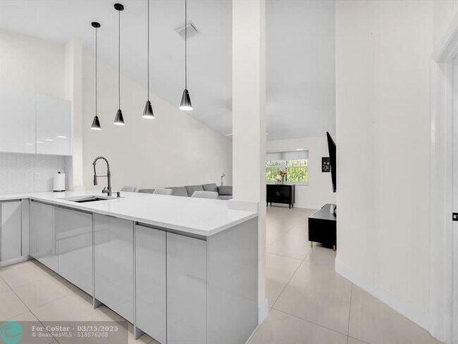 Foto del edificio - 9779 NW 76th Ct