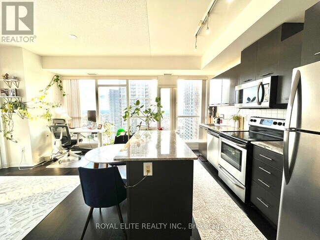 Building Photo - 360-2360 Square One Dr