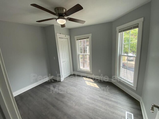 Foto del edificio - 1429 Logan St SE